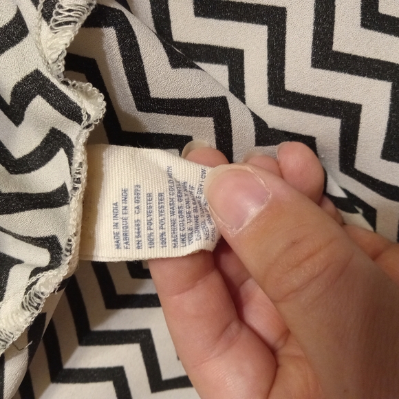 American Eagle Outfitters Black and White Chevron Top - Picture 3 of 7